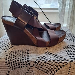 BCBG wedge Sandals with elastic straps in brown color size 6.5